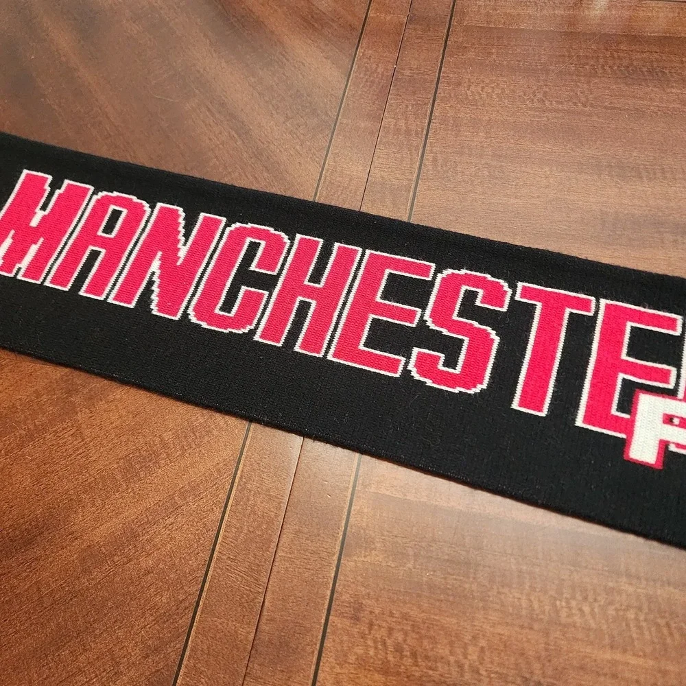 Manchester United Official Club Football/Soccer Scarf Spectator Merchandise